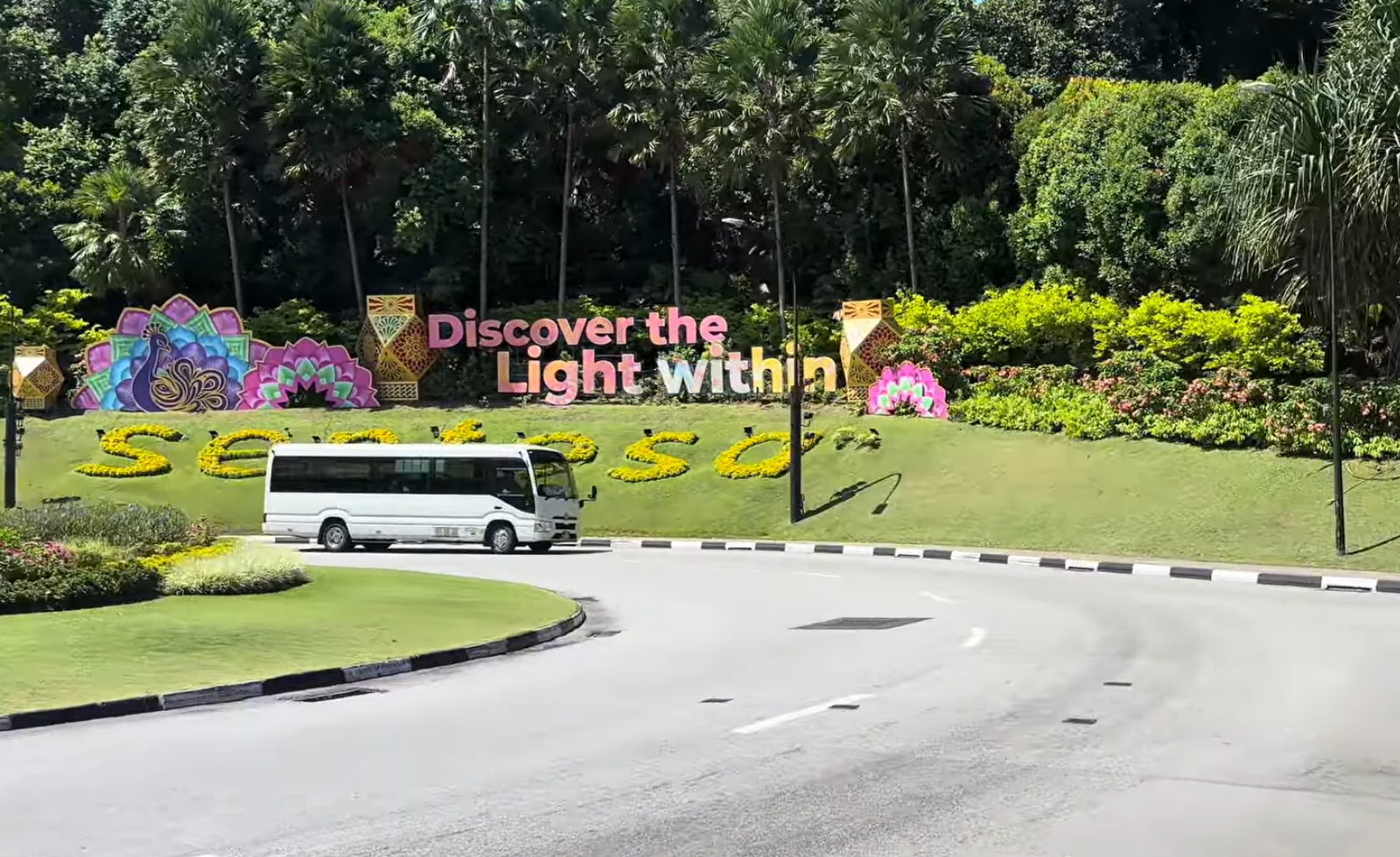 Singapore in Three Days Supertrees, Sentosa and Hawker Feasts