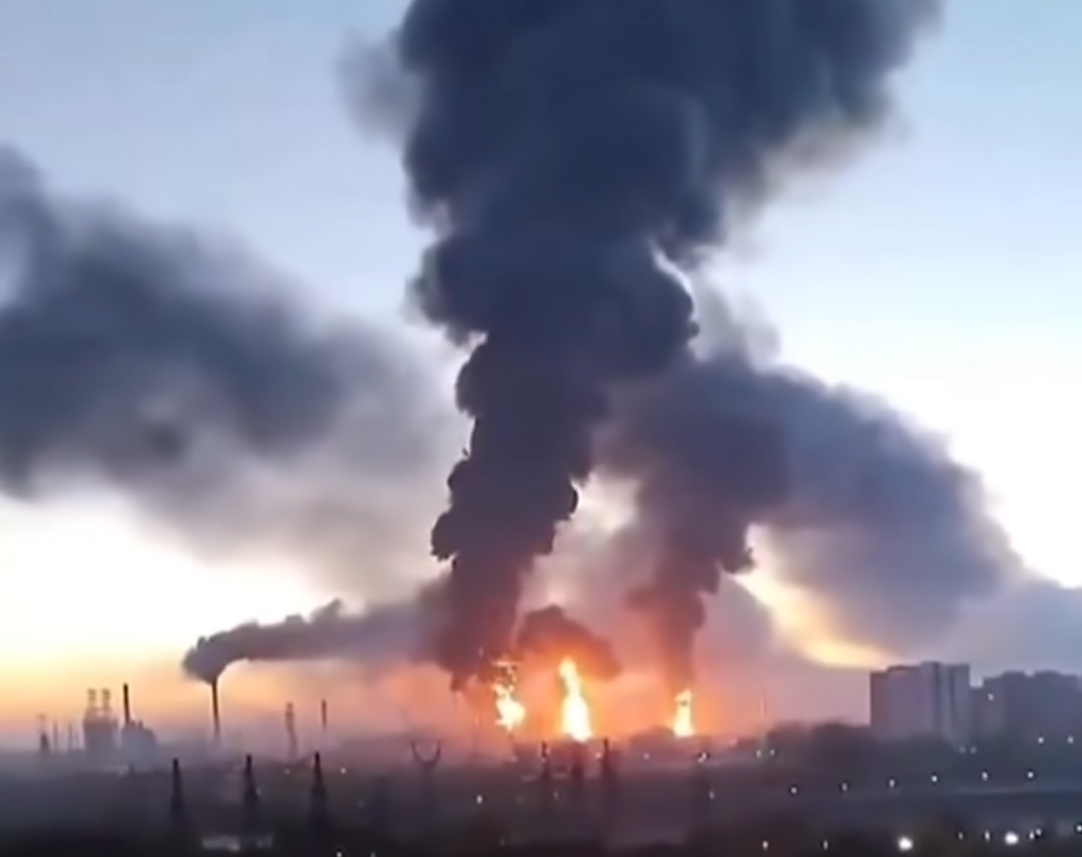 Ukraine Launches Nearly 900 Drones at Russia as Moscow Braces for Further Air Attacks