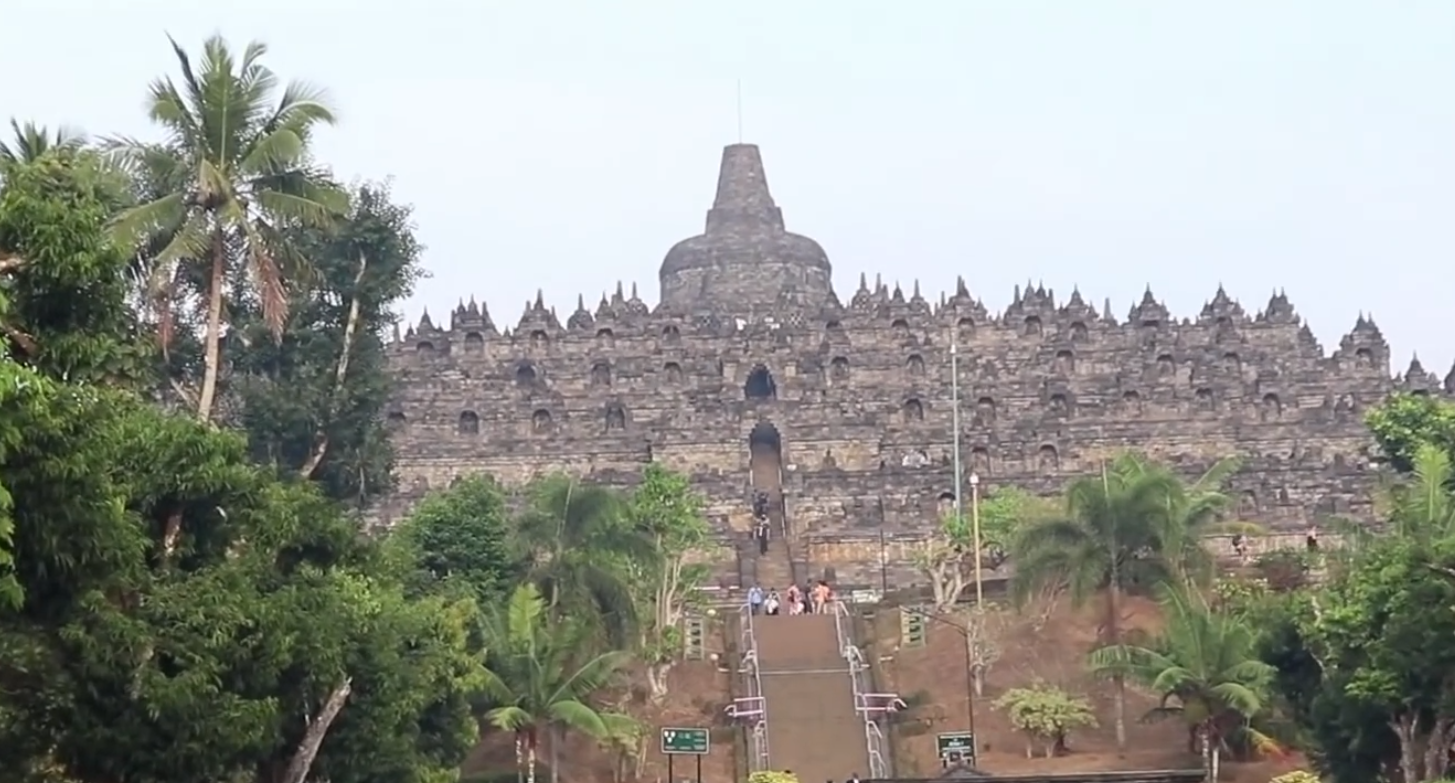 Yogyakarta Borobudur, Prambanan and the Fire of Merapi