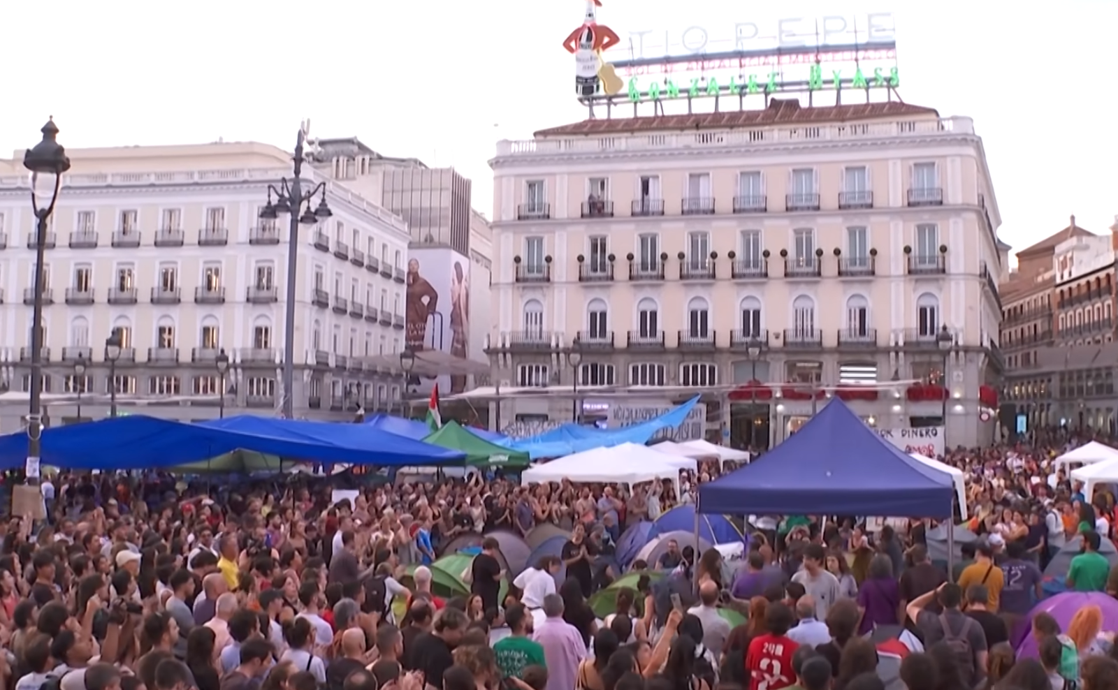 Hundreds Camp in Madrid Tents to Protest Housing Crisis