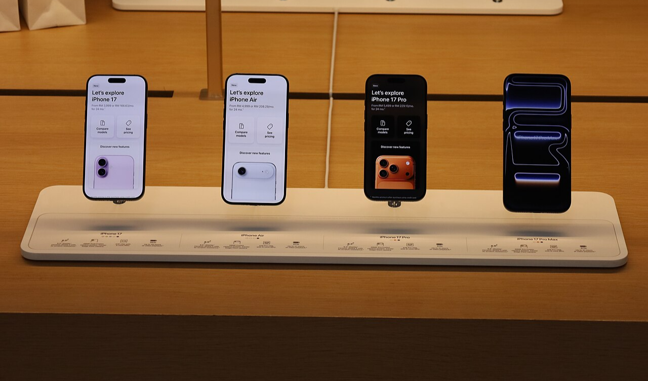 Flipkart Big Billion Days 2026 iPhone 17 Drops to Rs. 79,999
