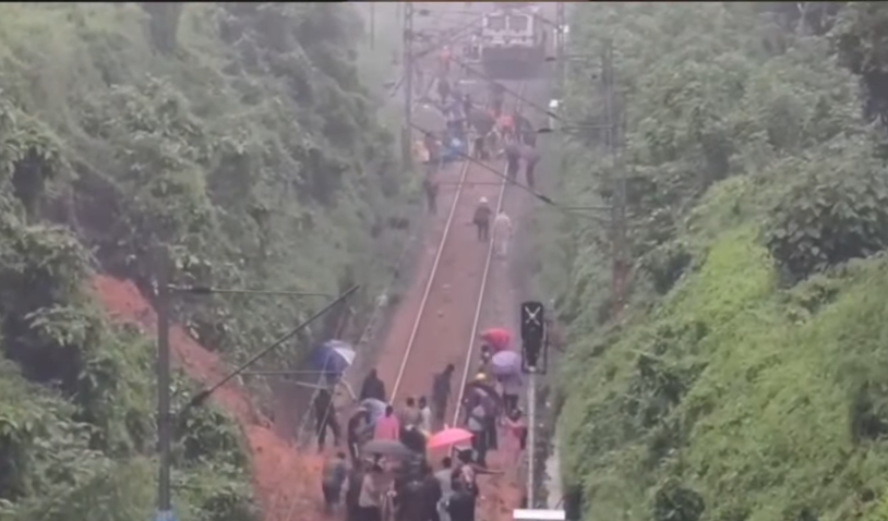 Kerala Landslide Derails Bilaspur–Tirunelveli Express Locomotive