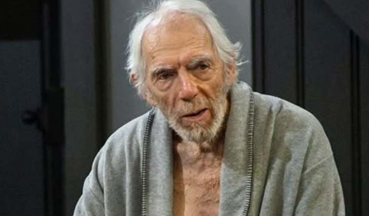 Marinker Performs Beckett Solo Despite Alzheimer's Diagnosis