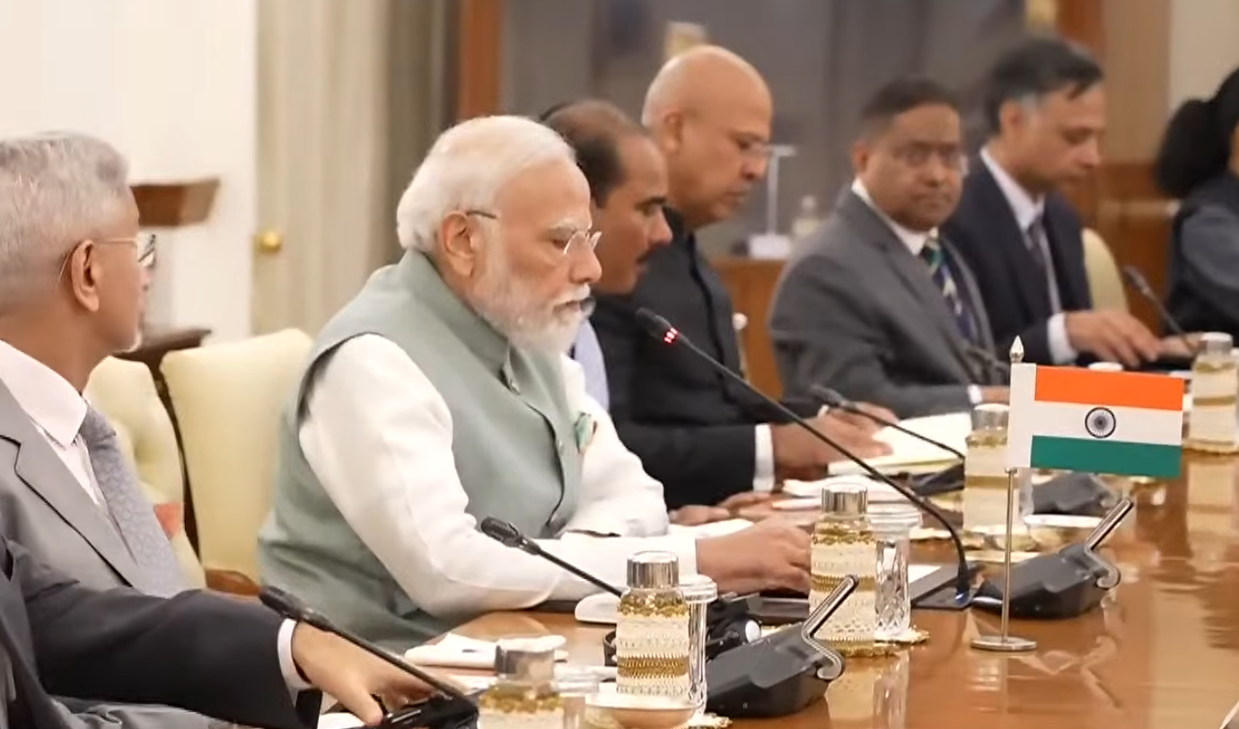 India Services Growth Hits Three Month High but Quarterly Growth Weakens