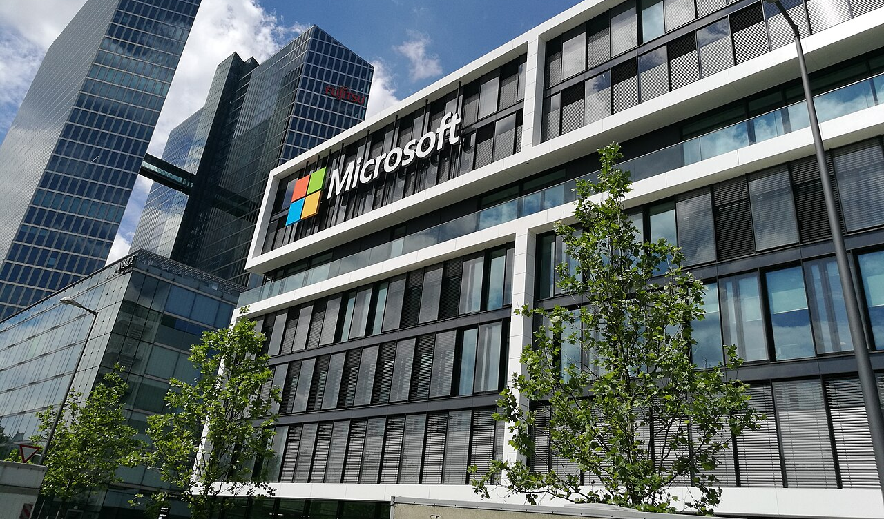 Microsoft AI Chief Warns of Uncontrolled 'Silicon Species'