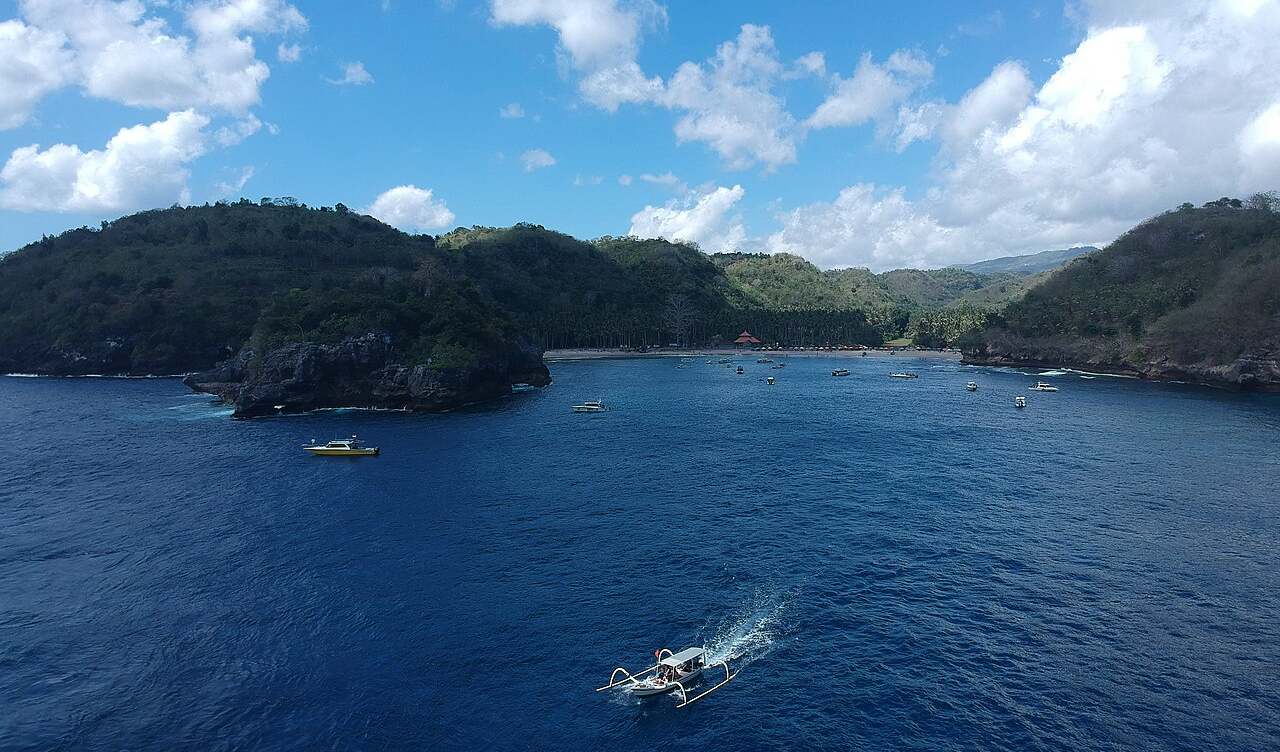 Malaysian Diver Dies After Current Splits Group Off Nusa Penida