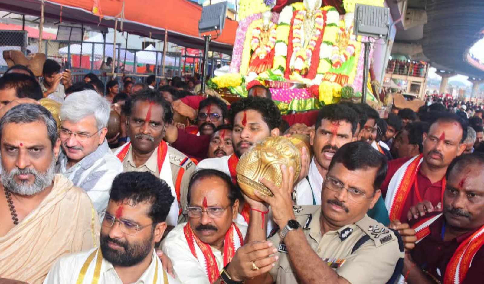 విజయవాడ దసరా ఉత్సవాలు ప్రశాంతం.. సీసీటీవీలతో పటిష్ట పోలీస్ బందోబస్తు