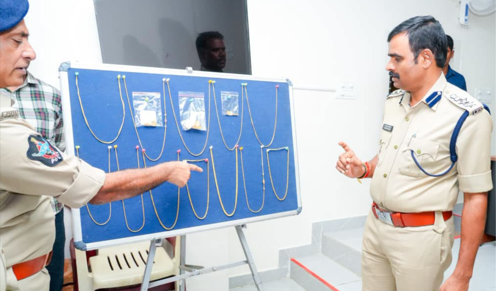 తిరుపతి జిల్లాలో 13 చైన్ స్నాచింగ్ కేసుల ఛేదన.. నలుగురు అరెస్ట్