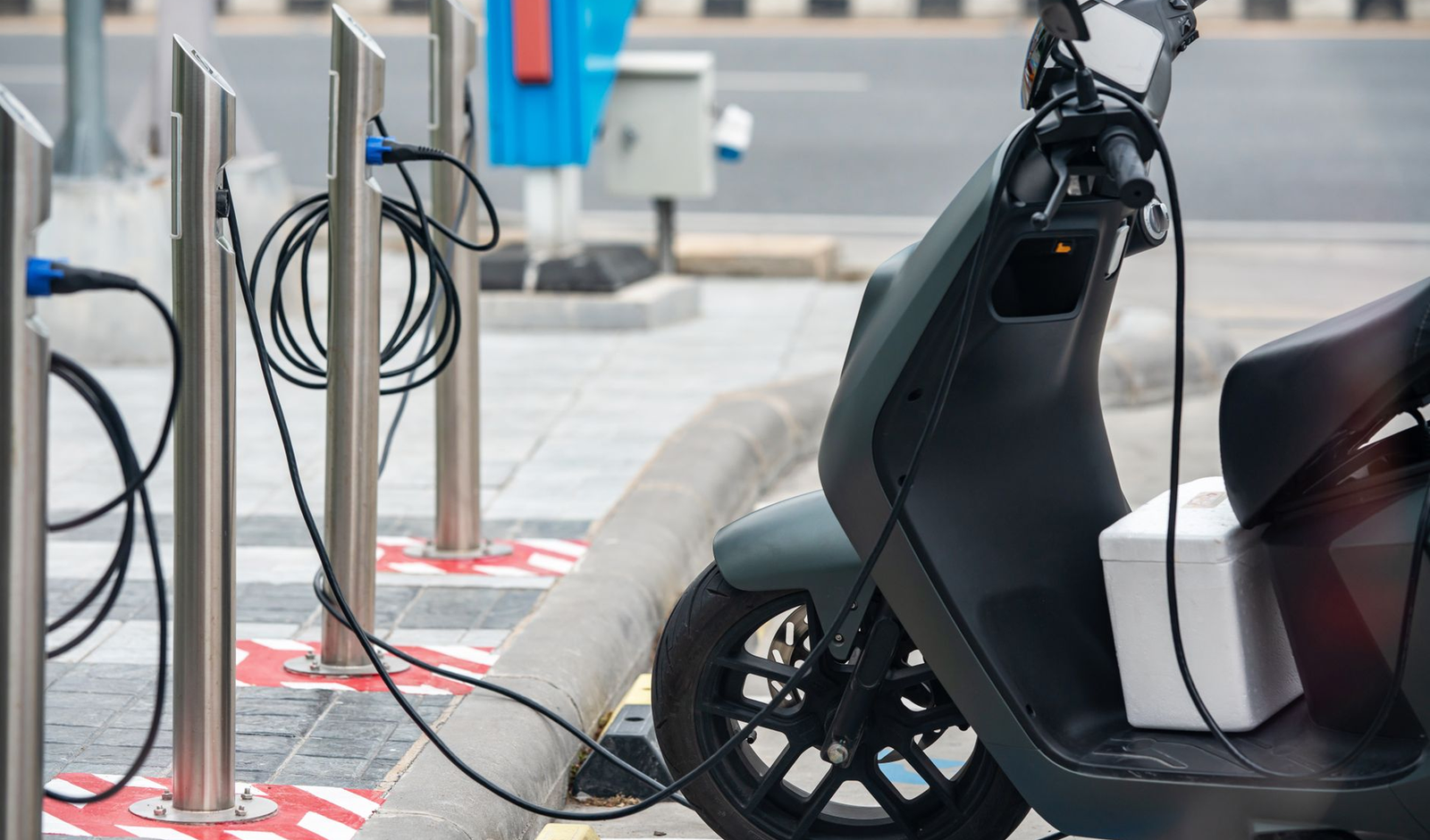 India's Electric Scooter Sales Jump 131% in August, Led by Chetak