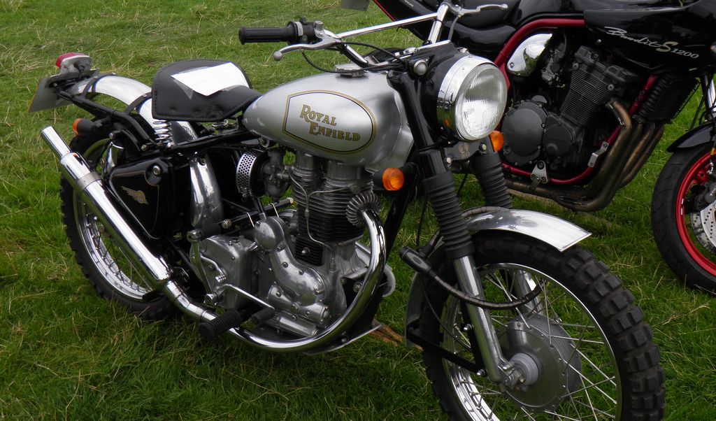 Royal Enfield Adds Signature White to Classic 350 J-Series