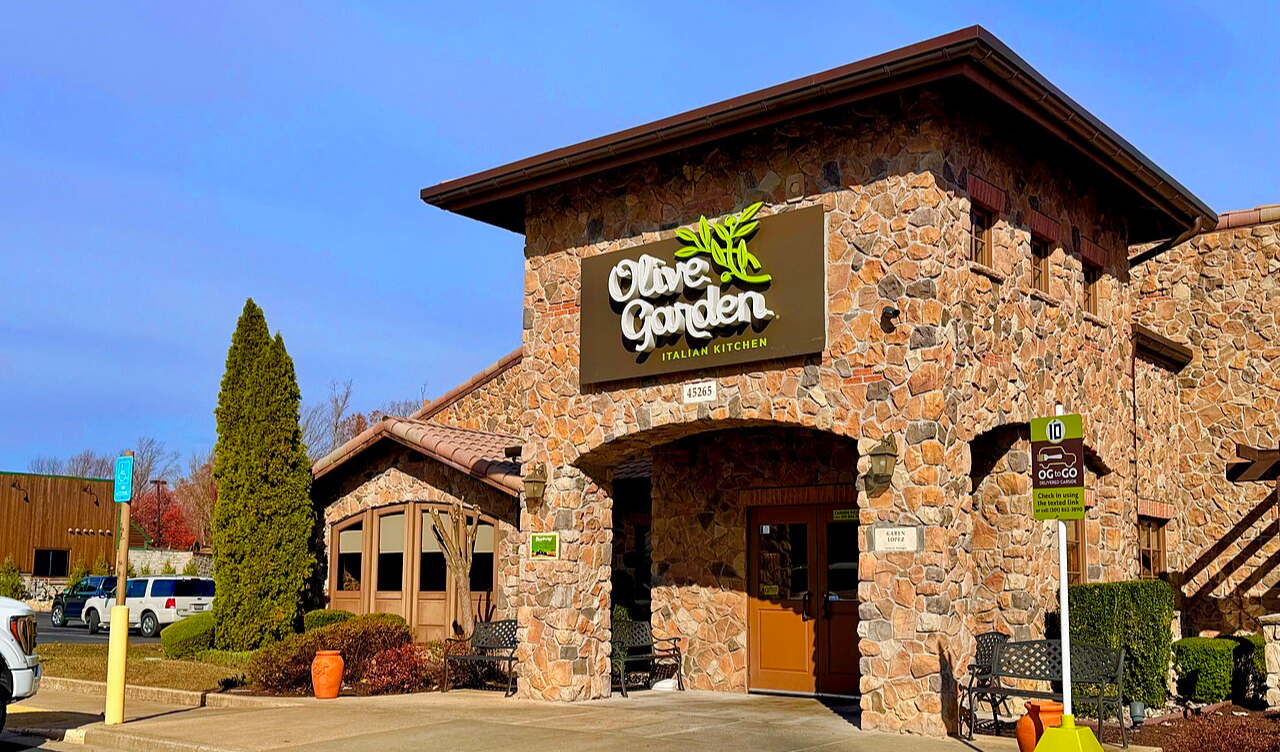 Darden Slips as Olive Garden Growth Cools LongHorn Leads
